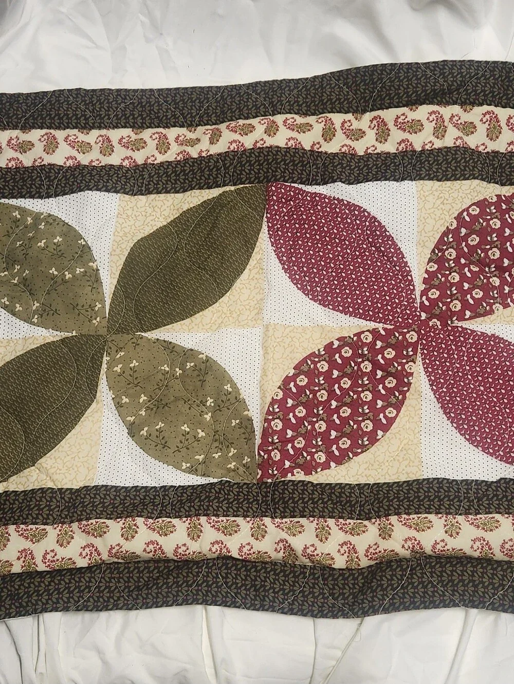handmade 2-Piece Twin Quilt and Matching Pillow Sham Set. Alabama Beauty